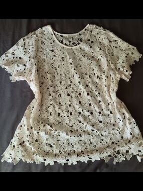 C Floral Crochet Lace Short Sleeve Top in Cream